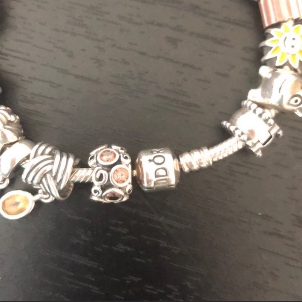 Authentic Pandora bracelet with sterling silver charms - Picture 9 of 16